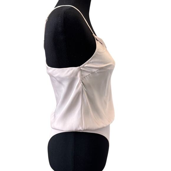NEW ASTR THE LABEL ~ Spring Champagne Drape Front Cami Bodysuit Size XS - Picture 6 of 9